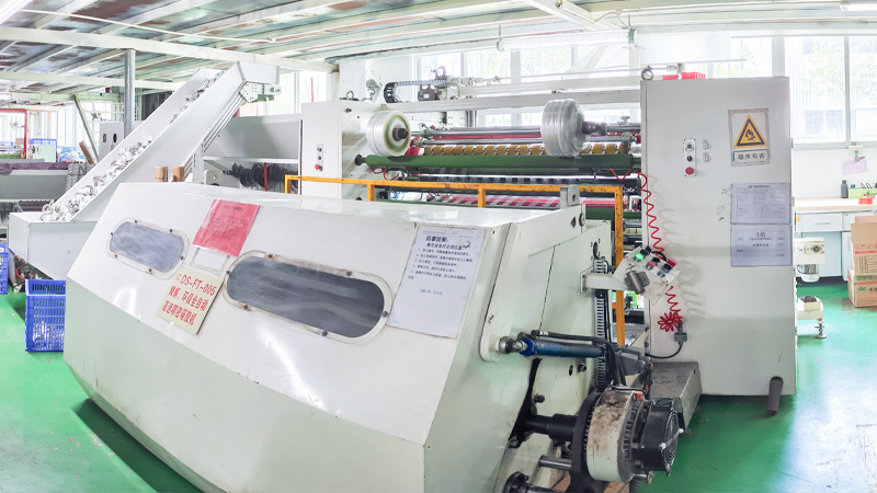 環(huán)保封箱膠車間